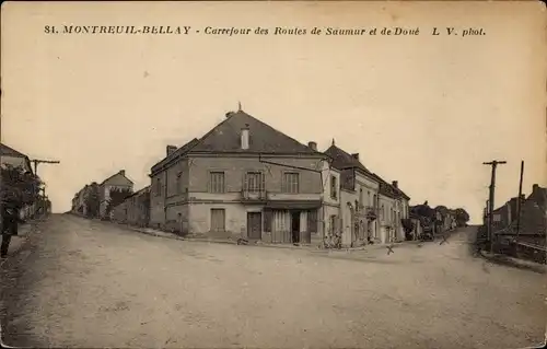 Ak Montreuil Bellay Maine et Loire, Carrefour des Routes de Saumur et de Doue