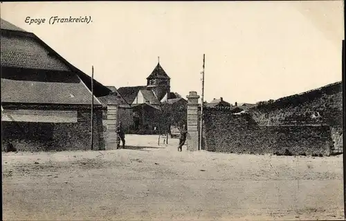 Ak Époye Marne, Eingangstor, Deutsche Soldaten, Kirche, Straßenansicht