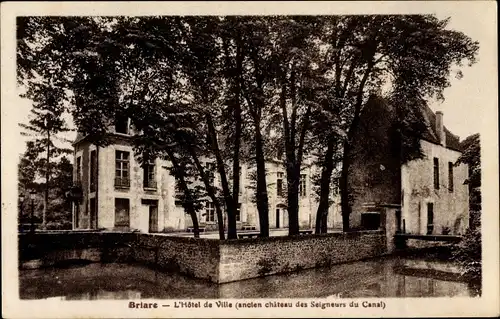 Ak Briare Loiret, L'Hotel de Ville, chateau des Seigneurs du Canal