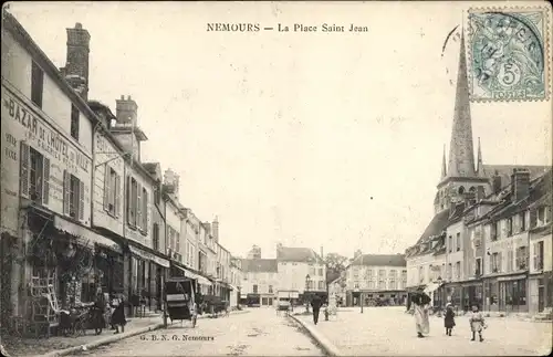 Ak Nemours Seine-et-Marne, La Place Saint Jean, Bazar de l'Hotel de Ville