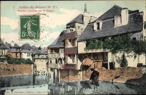 Ak Salies de Béarn Pyrénées Atlantiques, Vieilles maison sur le Saleys