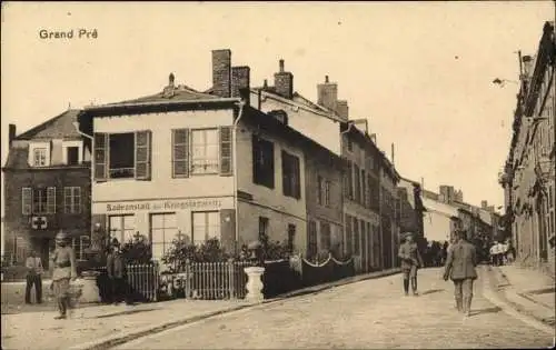 Ak Grandpré Ardennes, Badeanstalt des Kriegslazaretts, deutsche Soldaten, 1. WK