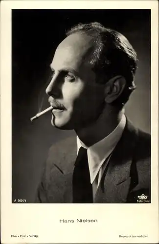 Ak Schauspieler Hans Nielsen, Profilansicht, Zigarette