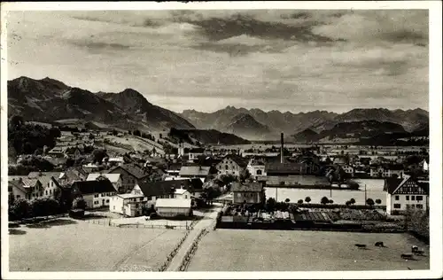 Ak Sonthofen im Oberallgäu Schwaben, Teilansicht mit Fabrikgebäude und Schornstein, Kirche