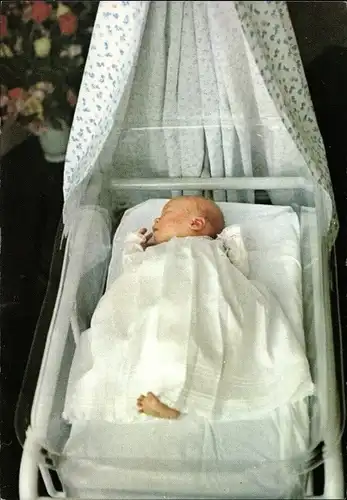 Ak Prinz Willem Alexander im Babybett, 1967
