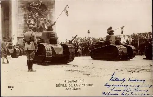 Ak Paris, Arc de Triomphe, 14 Juillet 1919, Défilé de la Victoire, Les Tanks, Siegesparade