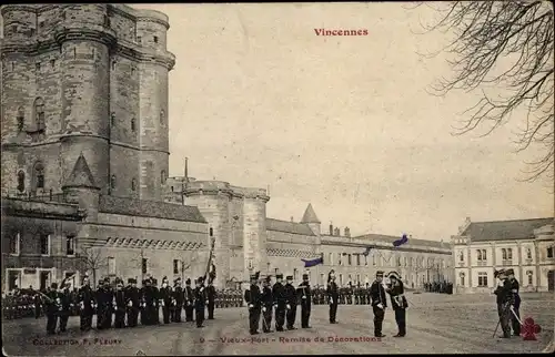 Ak Vincennes Val de Marne, Remise de Decorations, Vieux Fort