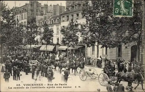 Ak Vincennes Val de Marne, Rue de Paris, La rentree de l'artillerie apres une revue