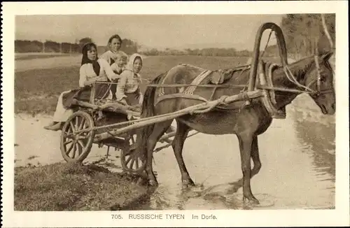 Ak Russische Typen, Im Dorfe, Bauern, Pferdewagen im Schlamm