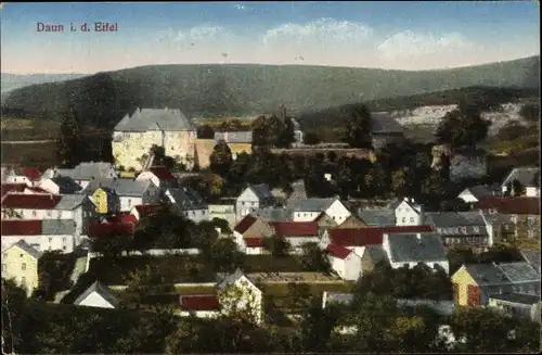 Ak Daun in der Eifel, Totalansicht der Ortschaft