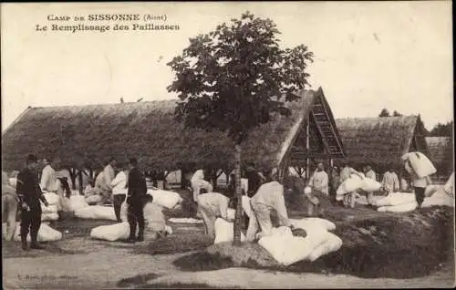 Ak Sissonne Aisne, Camp, Le Remplissage des Paillasses