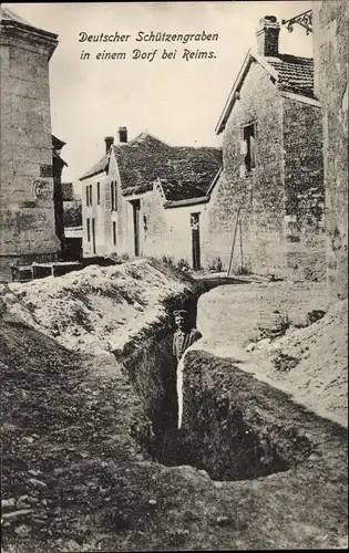 Ak Reims Marne, Deutscher Schützengraben in einem Dorf, Deutscher Soldat, I. WK