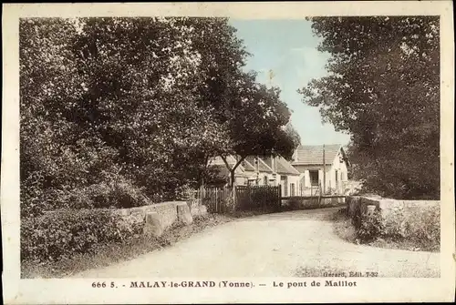 Ak Malay le Grand Yonne, Le pont de Maillot