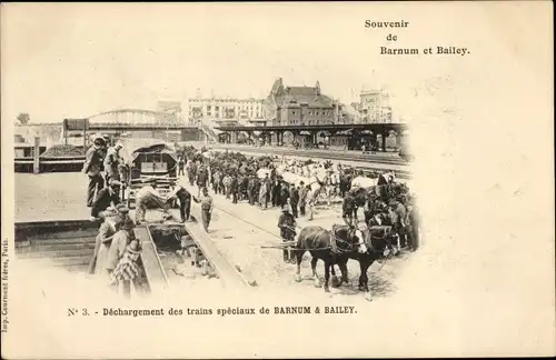 Ak Zirkus Barnum & Bailey, Dechargement des trains speciaux, Bahnhof, Gleisseite