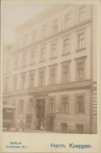 Foto Ak Berlin Kreuzberg, Handlung, Fotograf Herm. Koeppen, Gräfestraße 37