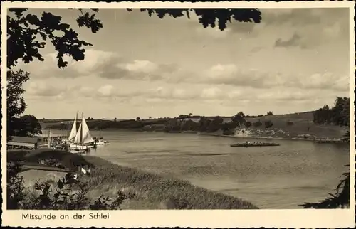 Ak Missunde an der Schlei Kosel, Blick auf Schlei, Boote am Anleger