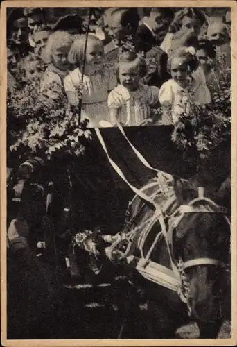 Ak Adel Niederlande, Prinz Bernhard, Prinzessinnen Beatrix, Margriet, Irene,Kinderfest 1945, Kutsche