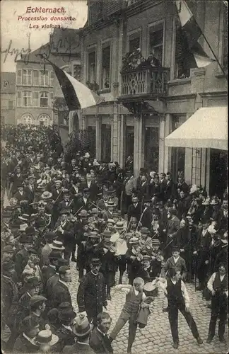 Ak Echternach Luxemburg, Procession dansante, Les violons