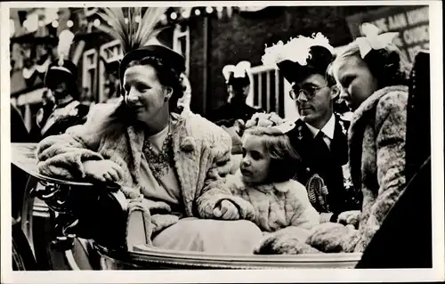Ak Amsterdam Nordholland, Adel Niederlande, Juliana und Prinz Bernhard, Beatrix, 4 September 1948