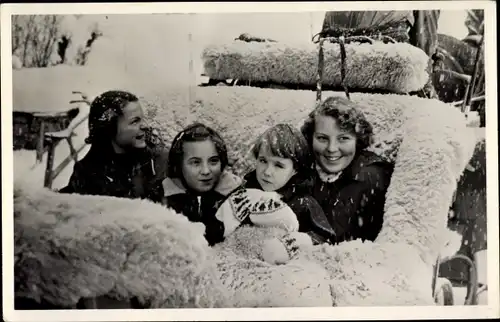 Ak Grindelwald, Adel Niederlande, Prinzessinnen Beatrix, Marijke, Irene, Margriet, Pferdeschlitten