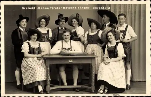 Foto Ak Breinößl Bühne Tiroler Nationalsänger Berchtold, Trachten, Zither