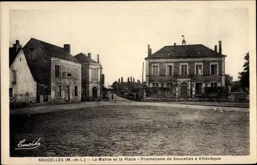 Ak Soucelles Maine et Loire, La Mairie, La Place, Promenade de Soucelles a Villeveque