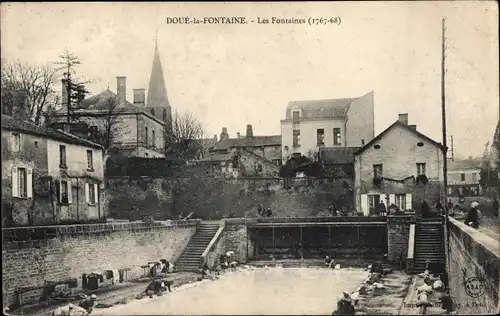 Ak Doué la Fontaine Maine et Loire, Les Fontaines, Wäscherinnen