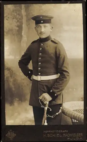 CdV Soldat, Kaiserreich, Uniform, Standportrait, Infanteriesäbel, Fulda, Fotograf H. Schiel