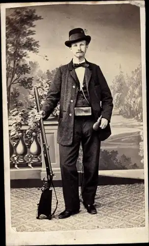 CdV Jäger, Jagdwaffe, Standportrait, Um 1860, Fotograf G. Hoffmann, Frankfurt/Main