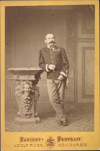 Kabinettfoto Soldat in Uniform, Orden, Fotograf Adolf Russ, Königgrätz