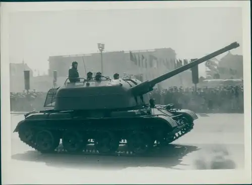 Foto Sowjetischer Flak-Panzer ZSU-57-2, NVA, DDR, Parteitag der SED