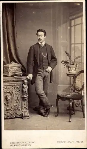 Foto Standportrait, Junger Mann