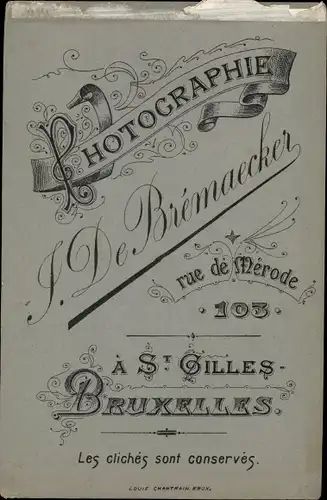 Foto Standportrait, Kleines Mädchen mit Puppe