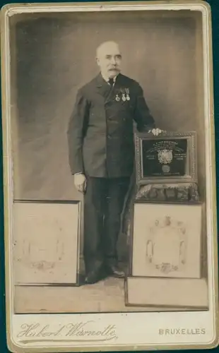 Foto Standportrait, Belgischer Veteran mit Orden