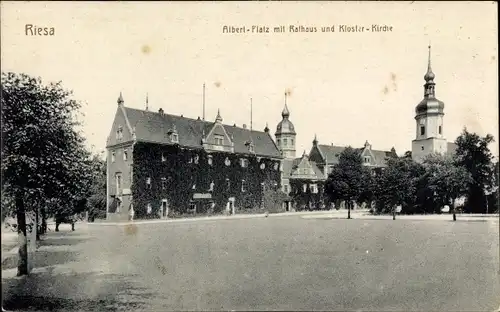 Ak Riesa an der Elbe Sachsen, Albertplatz mit Rathaus und Klosterkirche