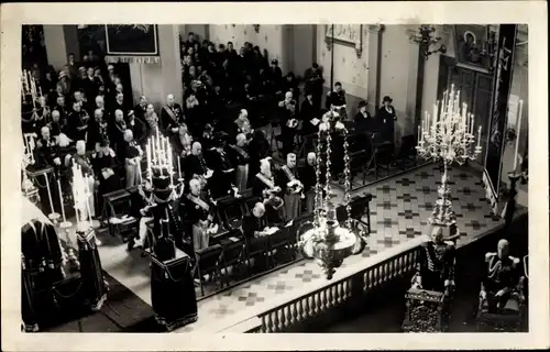 Foto Ak Adel Niederlande, Zeremonie in einer Kirche