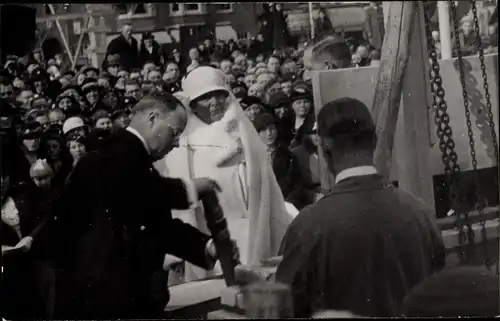 Foto Ak Adel Niederlande, Juliana der Niederlande?, Zuschauer, 1935