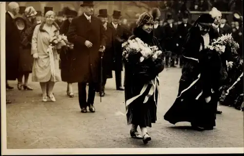 Foto Ak Utrecht Niederlande, Adel Niederlande, Zeremonie, Kränze, 23 Januar 1929