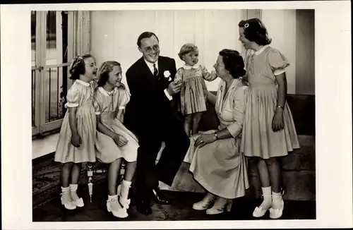 Ak Juliana der Niederlande, Prinz Bernhard, Prinzessinnen Beatrix, Irene, Christina, Margriet, 1949