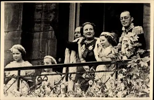 Ak Juliana mit Prinz Bernhard der Niederlande, Töchter, 1948