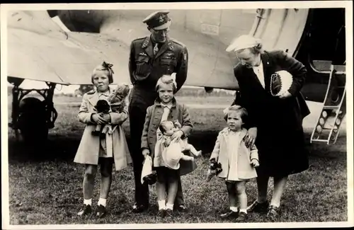 Ak Aankomst Prinselijk Gezin Op Teuge 1945, Juliana der Niederlande, Bernhard, Beatrix, Irene