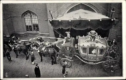 Ak Adel Niederlande, Kutsche vor der Kirche