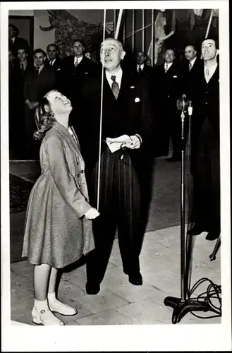 Ak Prinzessin Beatrix der Niederlande, Ausstellung in Utrecht 1949, Wappenenthüllung