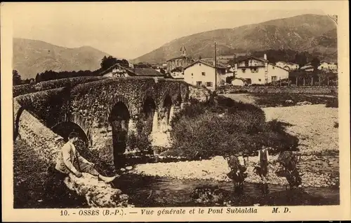 Ak Ossès Pyrénées Atlantiques, Vue generale, Pont Subialdia