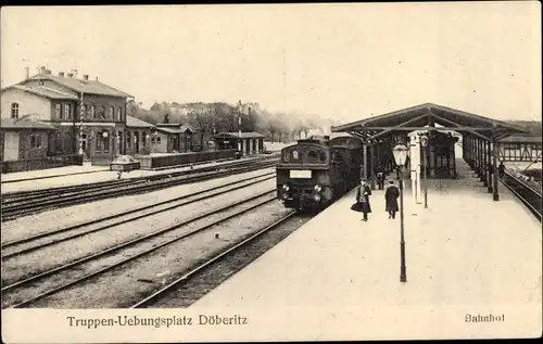 Ak Dallgow Döberitz im Havelland, Truppenübungsplatz, Bahnhof, Gleisseite