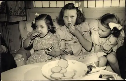 Foto Ak Adel Niederlande, Prinzessinnen Beatrix, Irene, Margriet