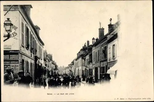 Ak Sens Yonne, La Rue de Lyon
