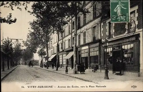 Ak Vitry sur Seine Val de Marne, Avenue des Ecoles, vers la Place Nationale