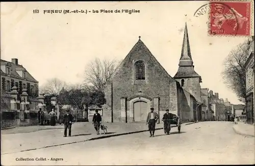 Ak Féneu Maine et Loire, La Place de l'Eglise