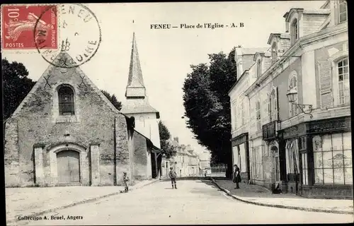 Ak Féneu Maine et Loire, La Place de l'Eglise